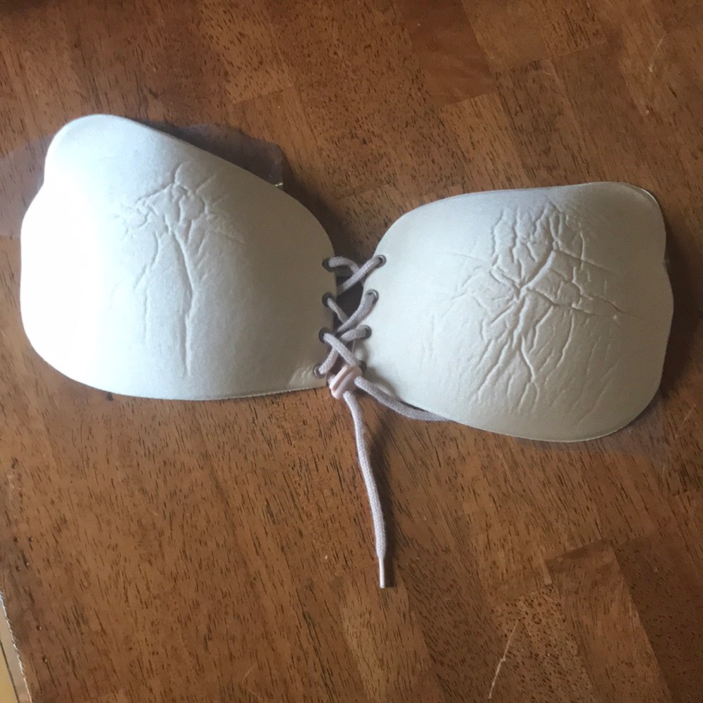 Strapless backless size D push-up bra.